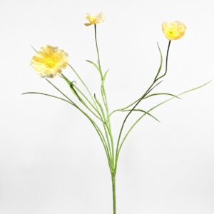 Gedetailleerde kunsttak van een gele klaproos van 68 centimeter lang, met drie bloemen en groene grassprieten op een witte achtergrond.