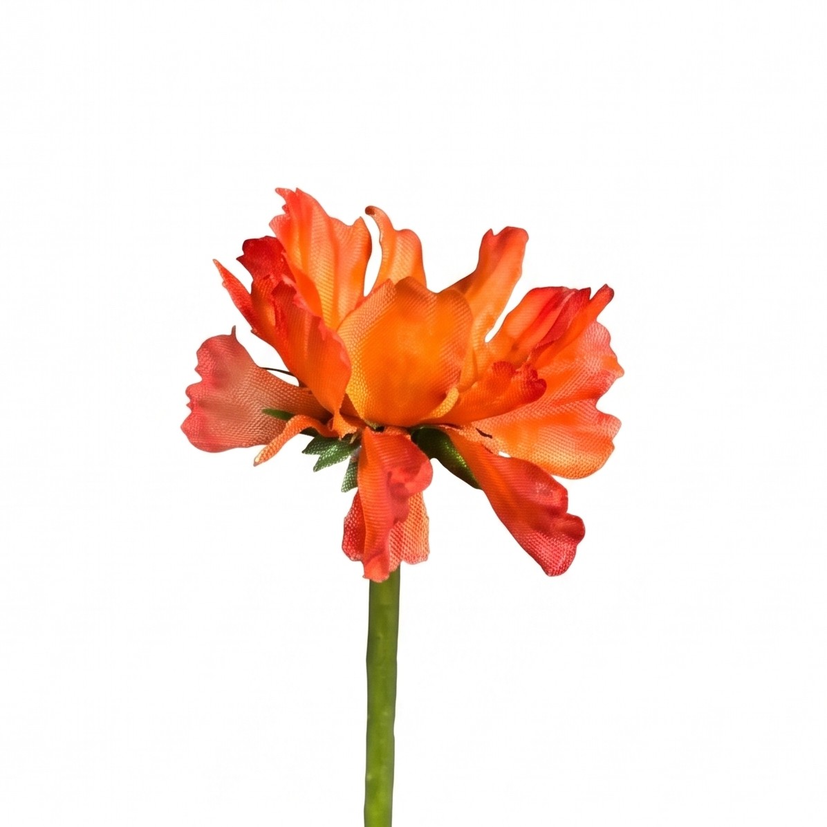 Extreme close-up van een oranje nagelkruid kunstbloem met stoffen textuur op de bloemblaadjes